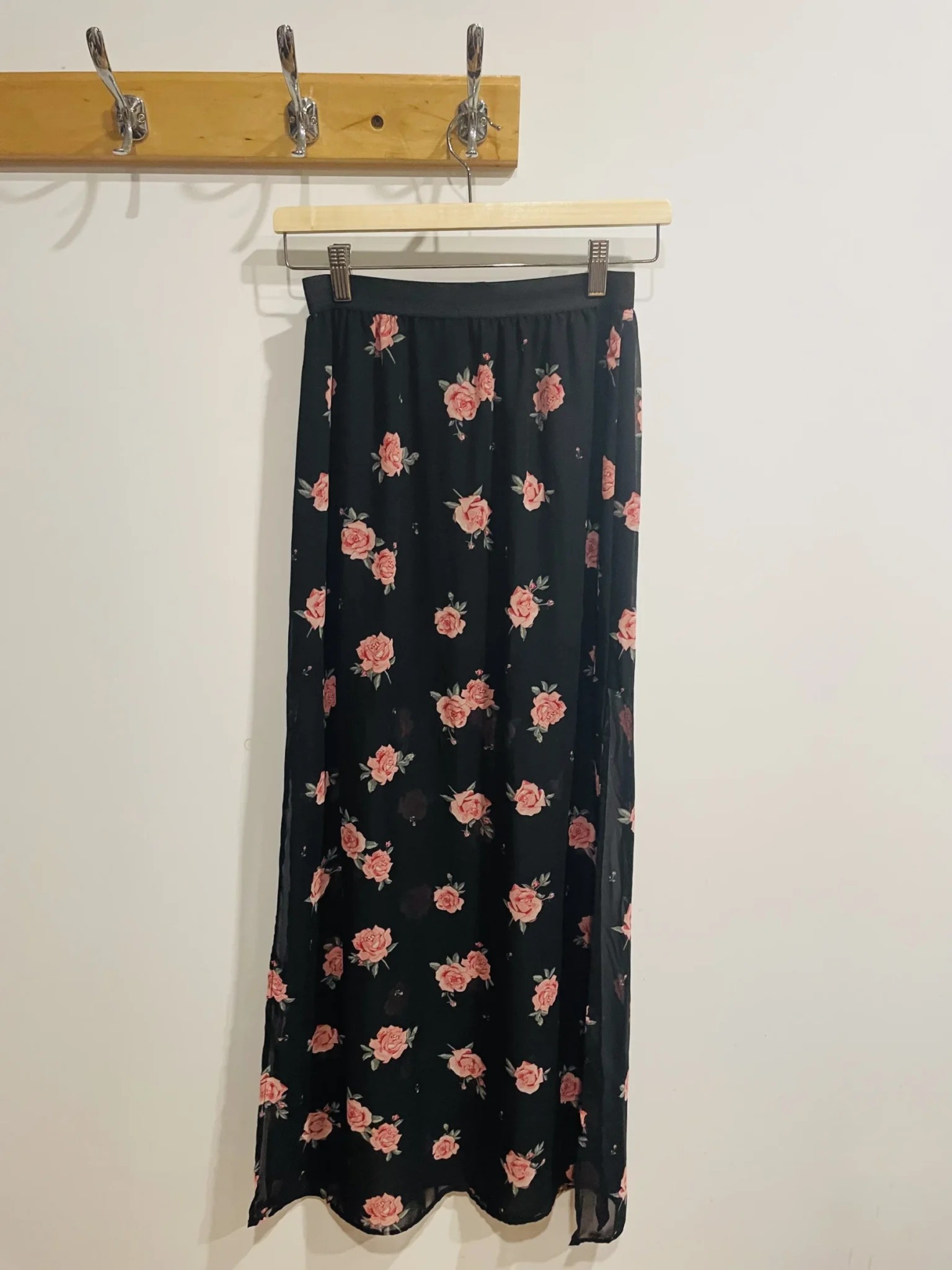 Featured image for Jupe longue motif roses