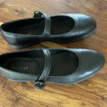Thumbnail for Ballerines  Maguire en cuir. Achetées l’an passé et portées environ 5 fois car un peu trop petites pour moi. Habituellement, je porte la grandeur 10.