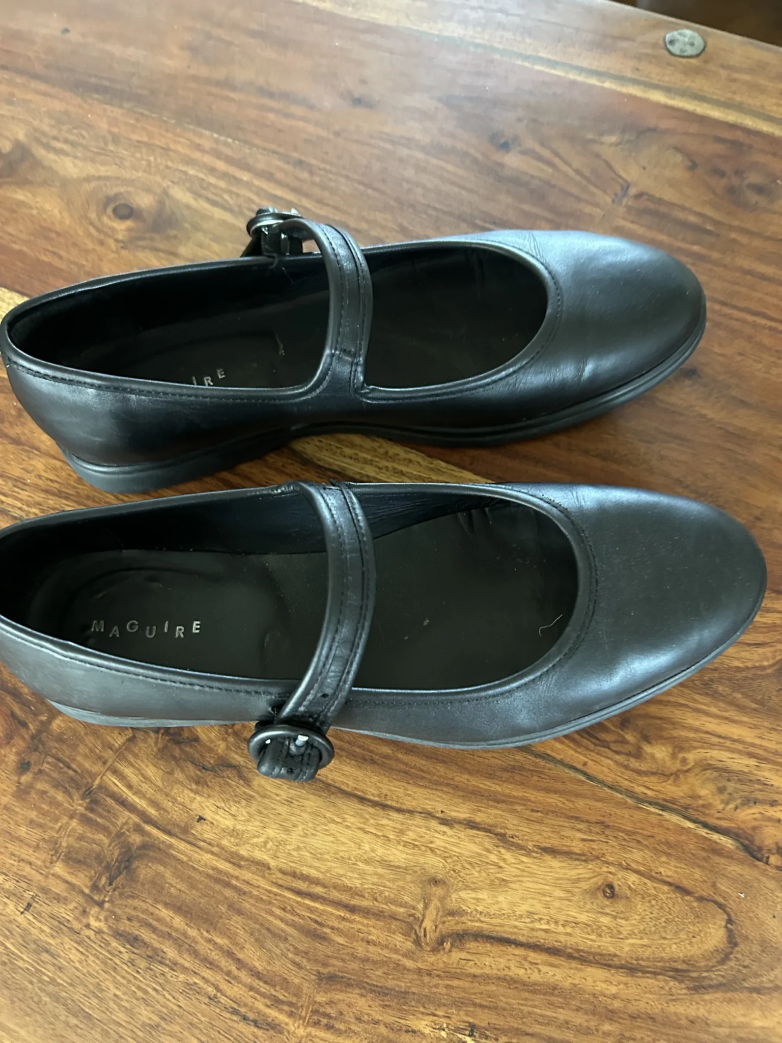 Image for Ballerines  Maguire en cuir. Achetées l’an passé et portées environ 5 fois car un peu trop petites pour moi. Habituellement, je porte la grandeur 10.