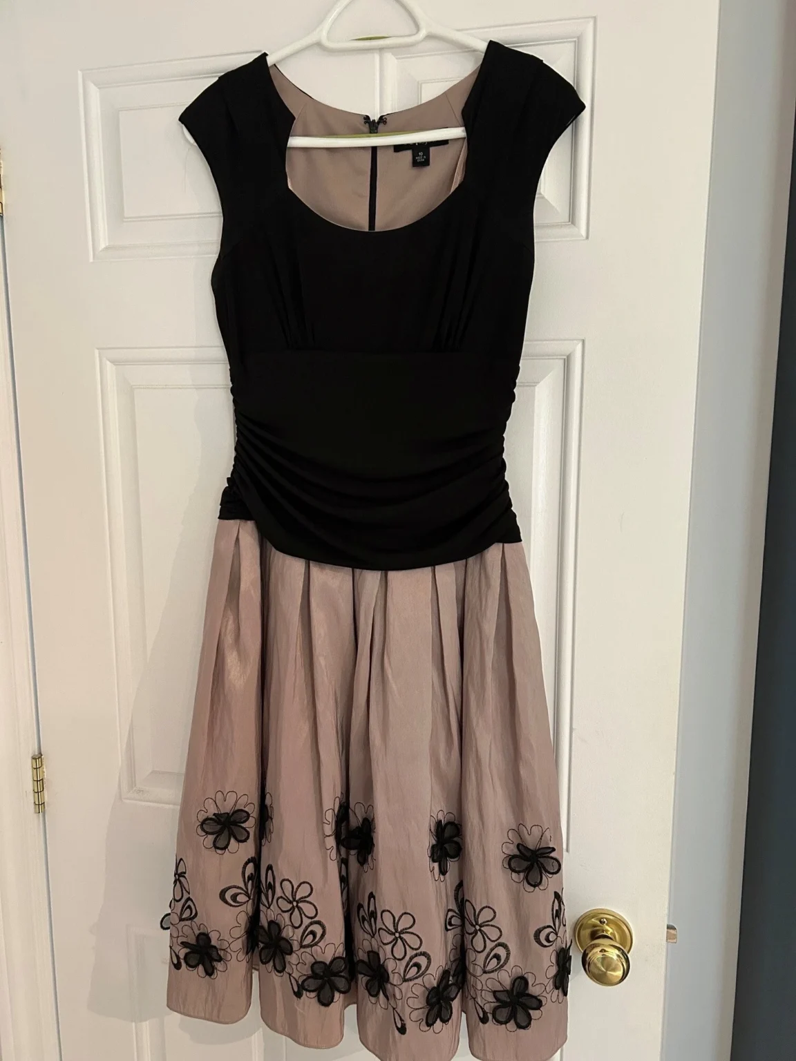 Featured image for Très belle robe de soirée