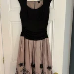 Featured thumbnail for Très belle robe de soirée