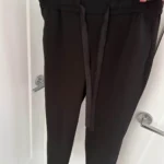 Featured thumbnail for Pantalon dynamite taille extensible, slim fit avec joli ruban 🎀 taille médium en parfait état