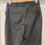 Thumbnail for Pantalon en faux cuir à taille haute et jambe droite doublé à l’intérieur size 8 de marque Reitmans