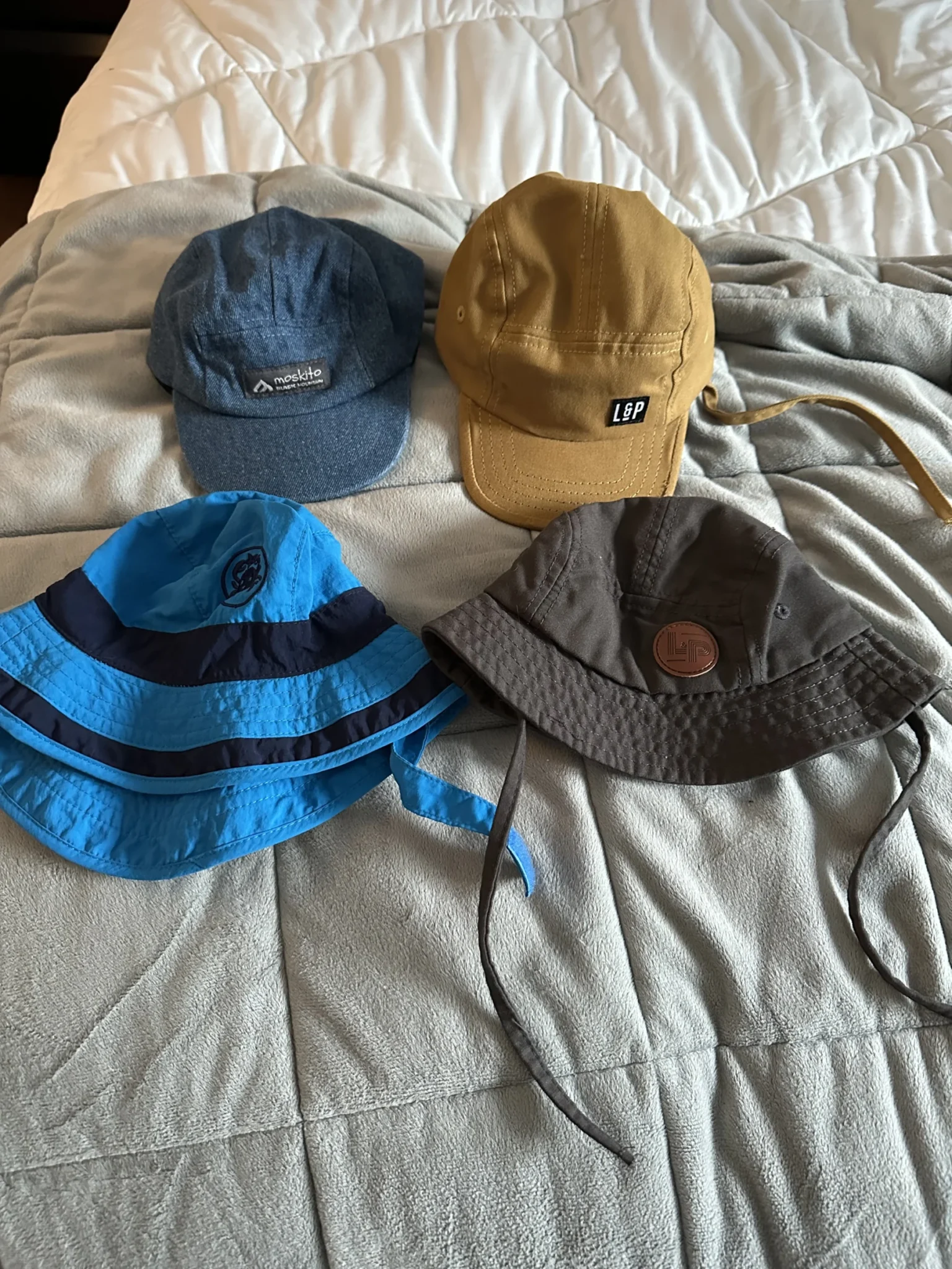 Featured image for Lot de petits chapeaux pour nouveau-né/ petit bébé