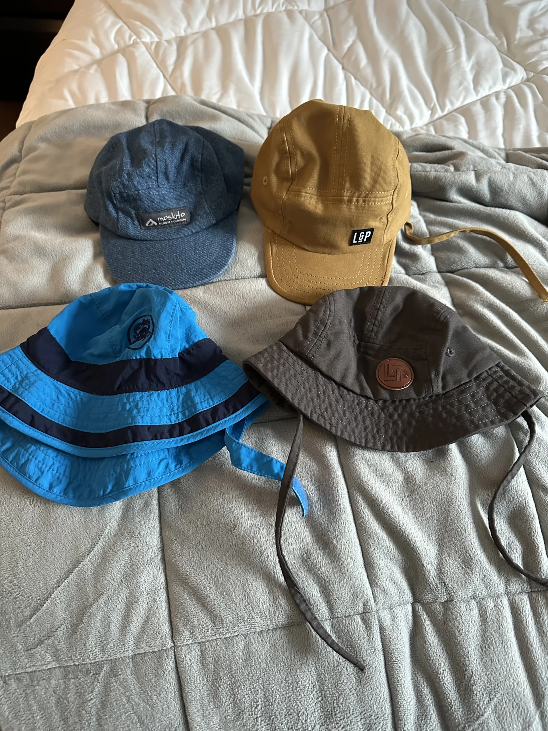 Lot de petits chapeaux pour nouveau-né/ petit bébé *Autre seconde main