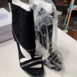 Featured thumbnail for Sandales-bottines noires en suédine Glaze – Neuves dans leur boîte – Pointure 6.5 (37)