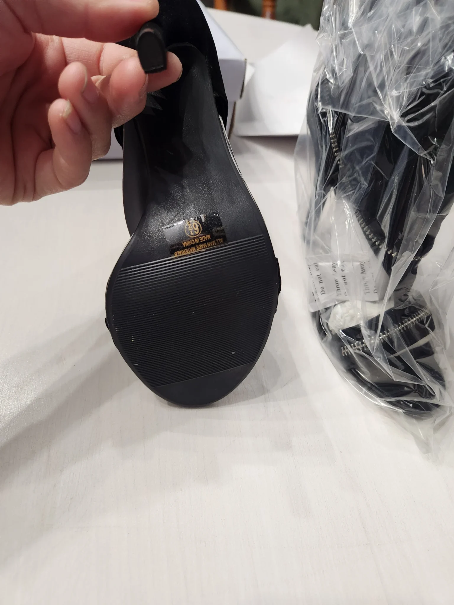 Image for Sandales-bottines noires en suédine Glaze – Neuves dans leur boîte – Pointure 6.5 (37)
