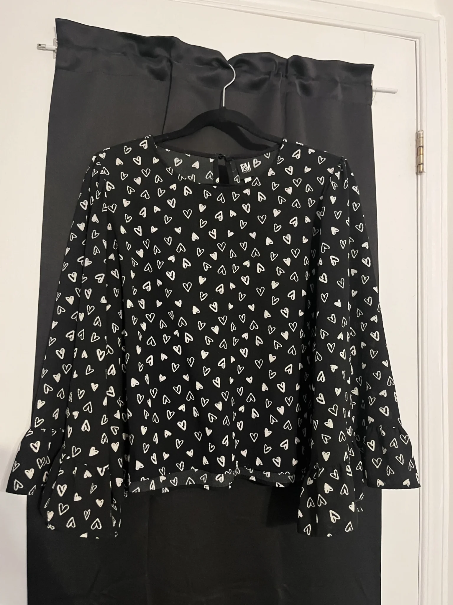 Featured image for Blouse with loose-fitting 3/4-length sleeves, F&M Collection