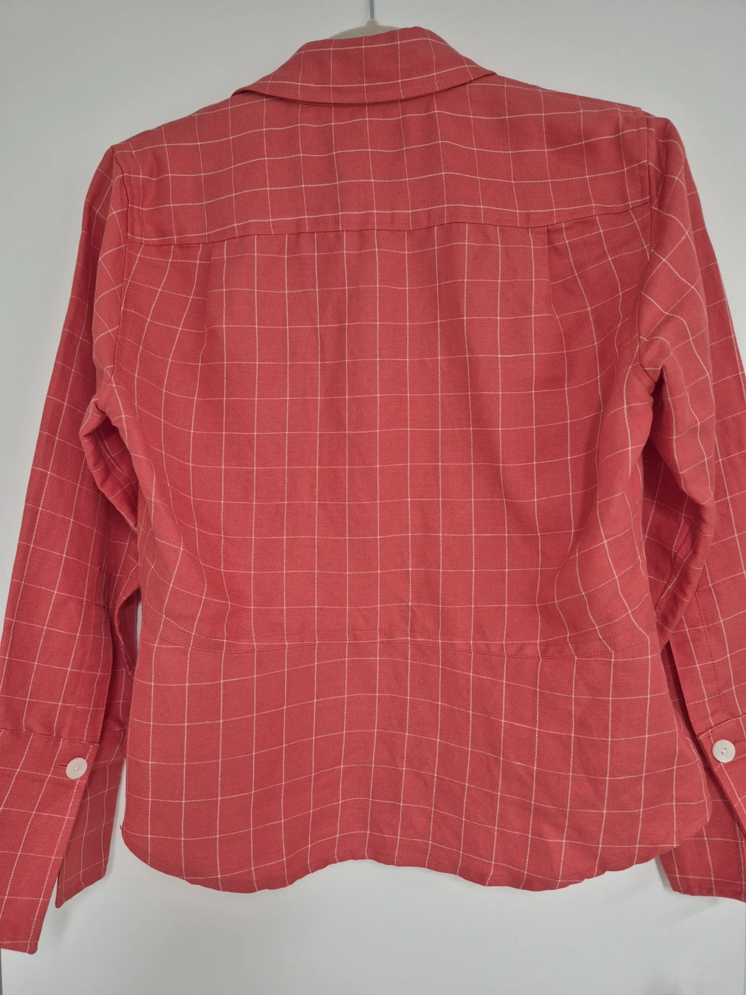 Image for Anne Klein fitted shirt in linen and rayon – Coral red with stained-glass-style checks – Vintage chic
