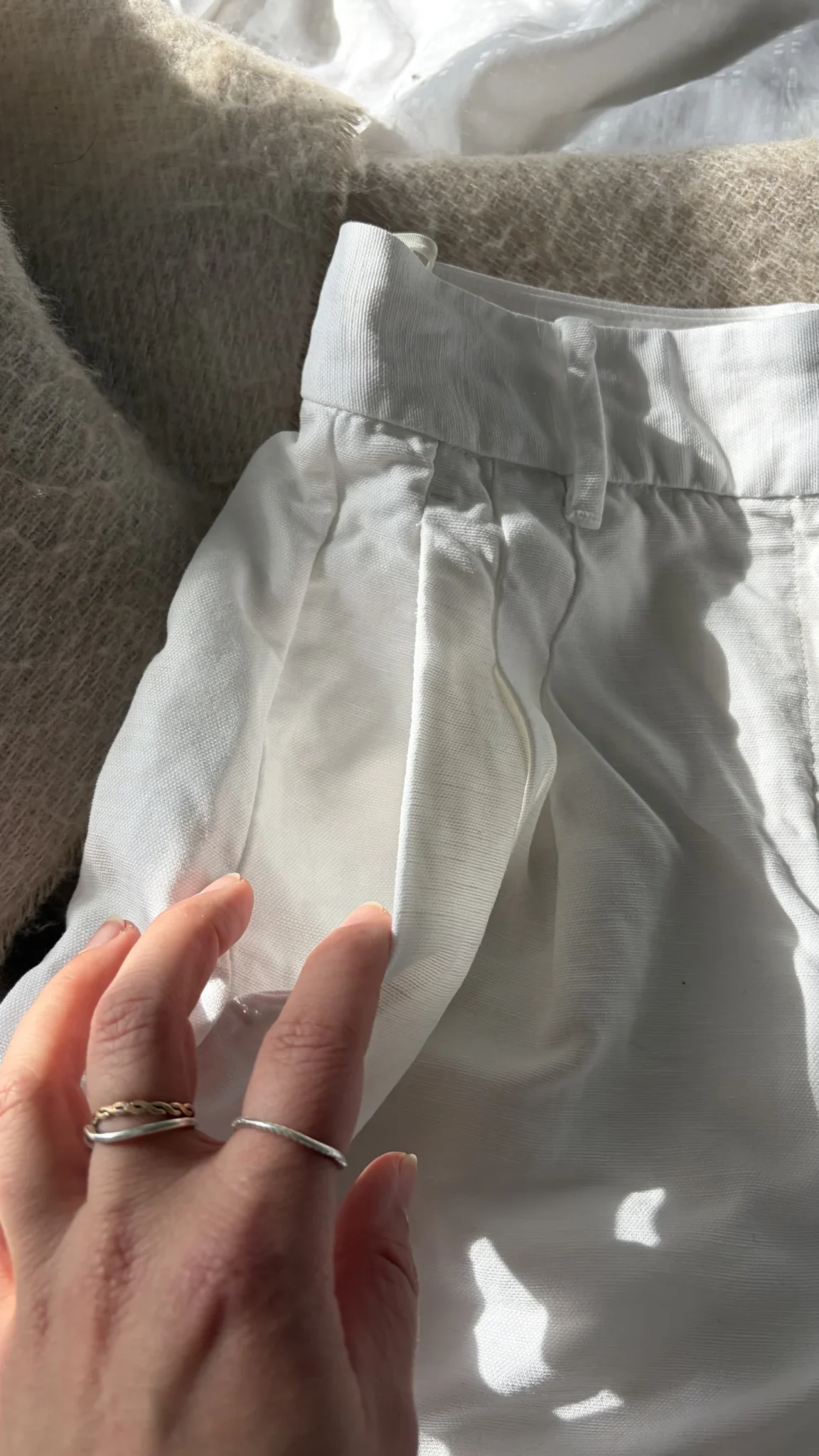 Image for Short effortlesd Aritzia