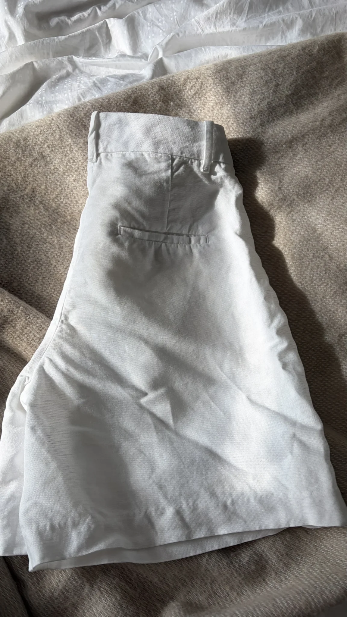 Image for Short effortlesd Aritzia