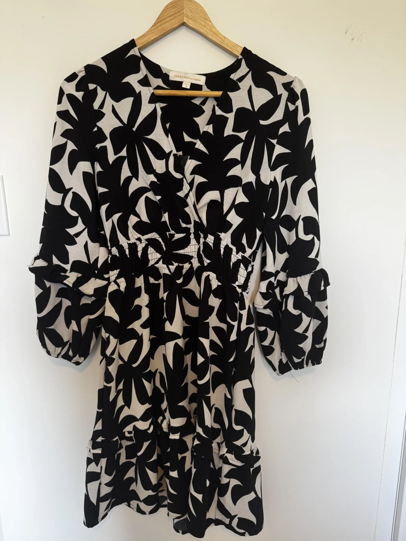 Featured image for Robe cache-cœur à motifs