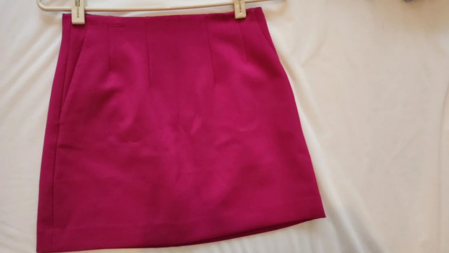 Image for Aritzia - Babaton - jupe  Kinsley taille 2