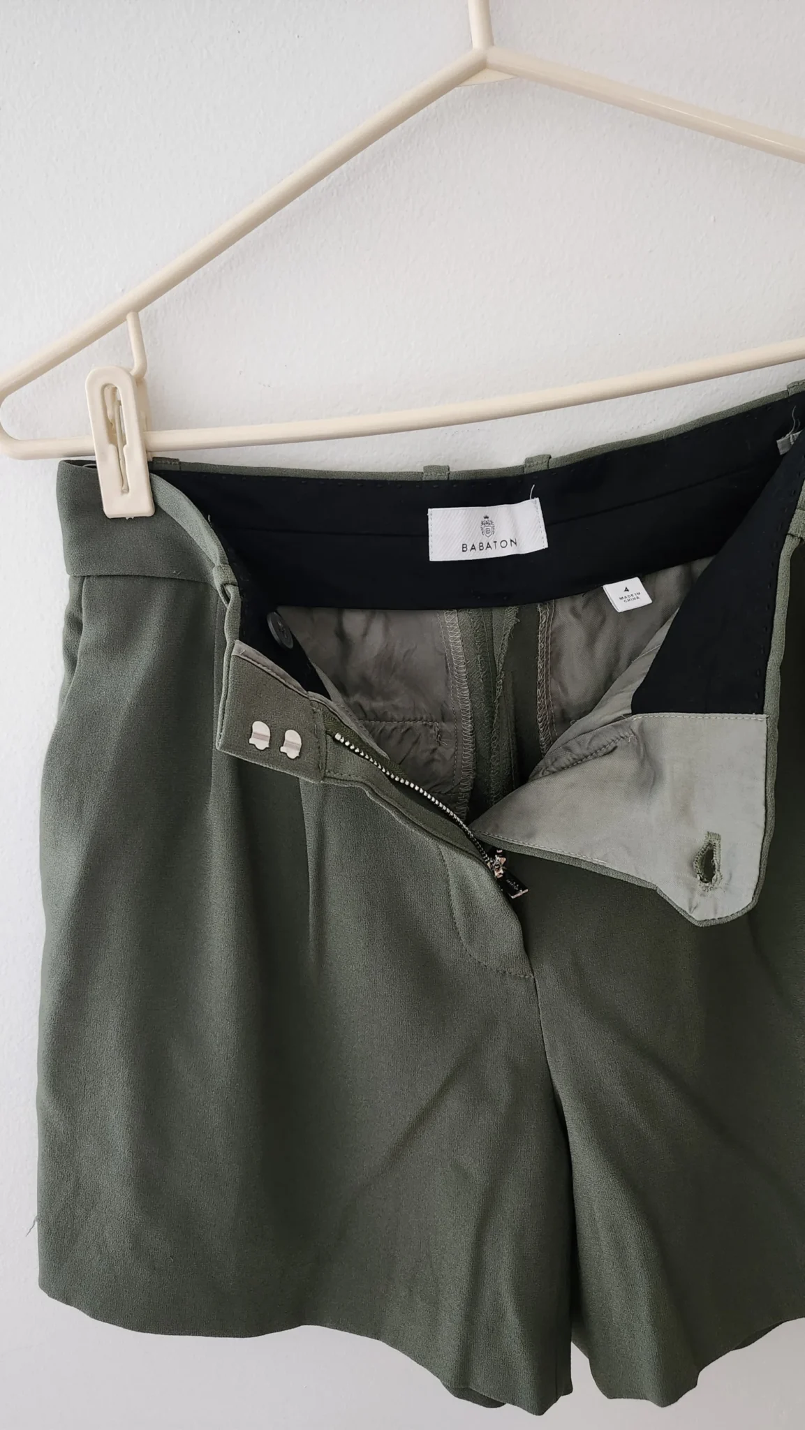 Featured image for Aritzia - Babaton - Short taille 4