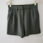 Thumbnail for Aritzia - Babaton - Short taille 4