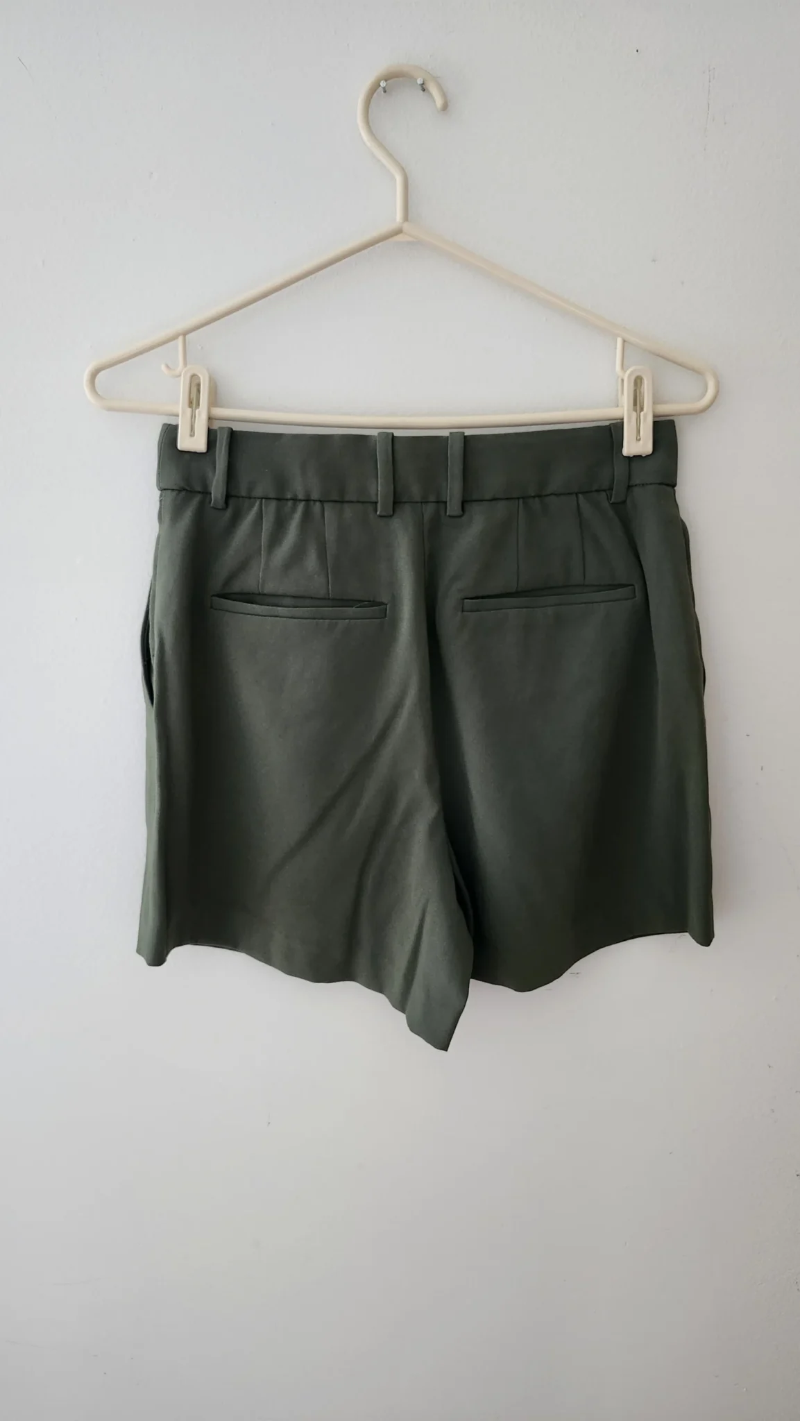 Image for Aritzia - Babaton - Short taille 4