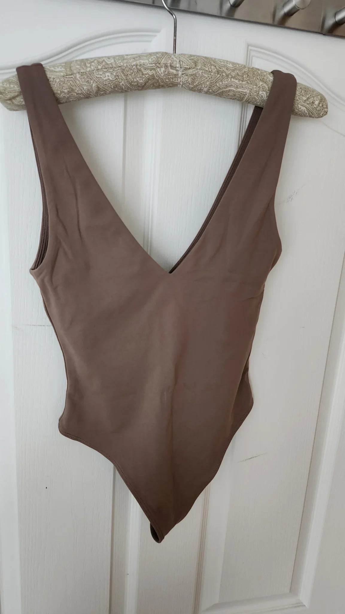 Featured image for Aritzia - Babaton Justaucorps Encolure En V En Contour