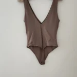 Thumbnail for Aritzia - Babaton Justaucorps Encolure En V En Contour