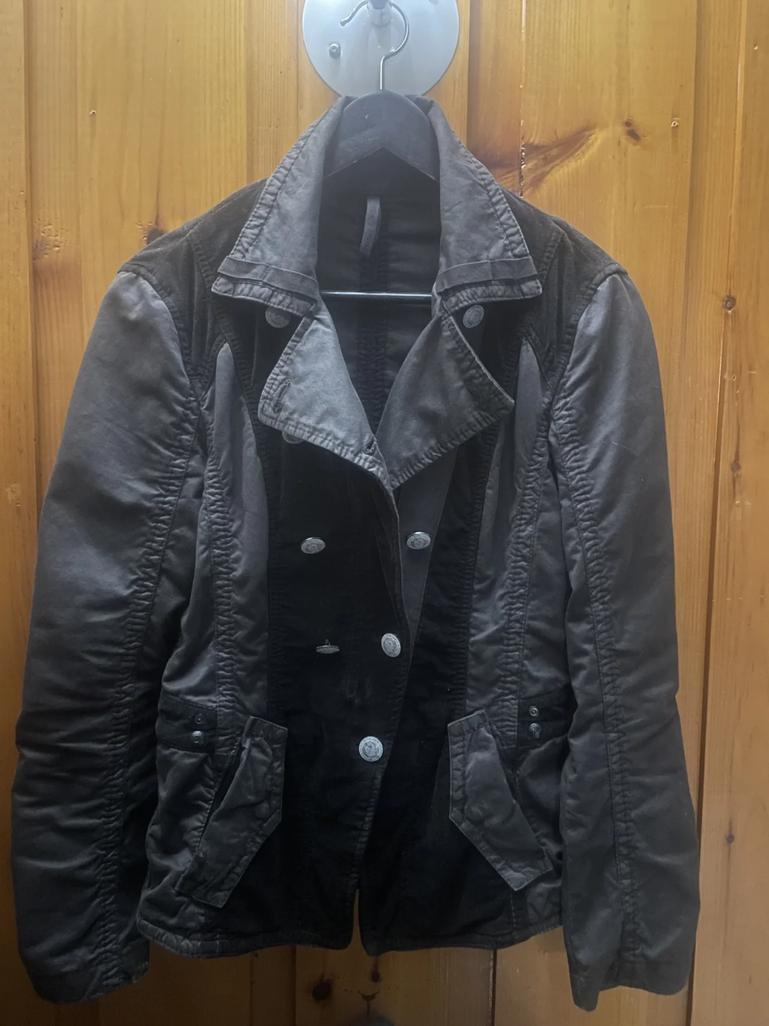 Featured image for Made from velvet and cotton, this jacket stands out for its many fine tailoring details