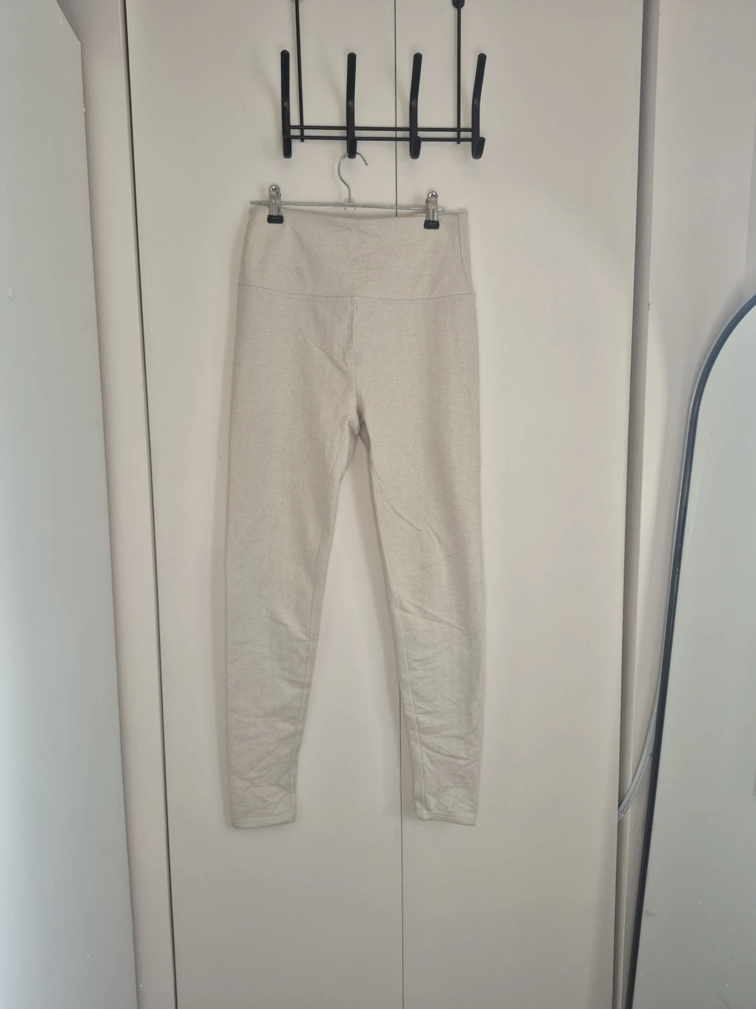 Featured image for Beige high-waisted leggings, size Small
