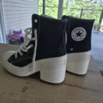 Thumbnail for Converses à talons compensés