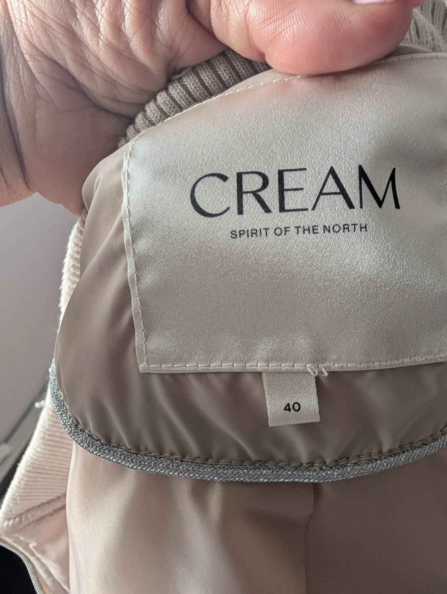 Image for Cream-coloured puffer jacket