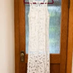 Featured thumbnail for Robe longue en dentelle florale Sloane Rouge