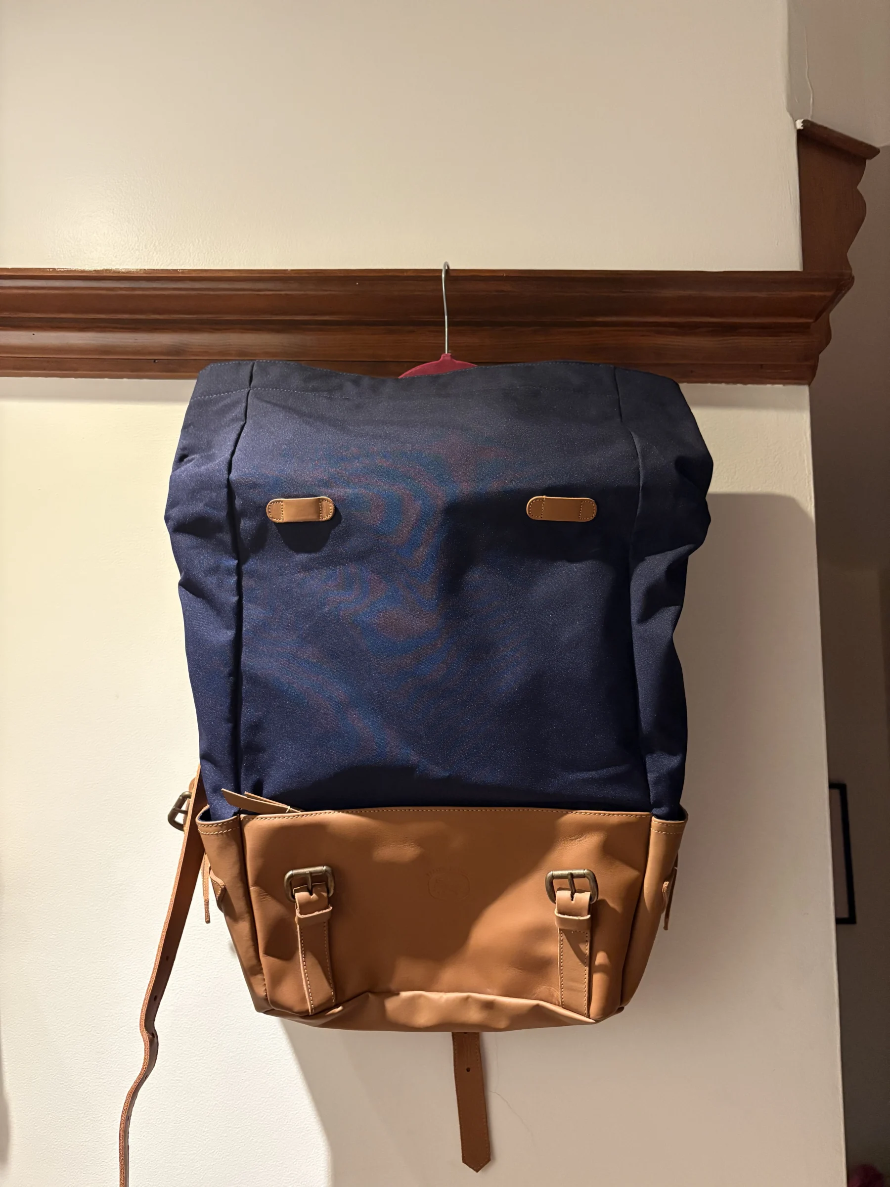 Sac à dos Beatnik and Sons – Bleu marine et cuir cognac *Autre seconde main