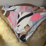 Featured thumbnail for Magnifique culotte de maillot aerie grandeur large