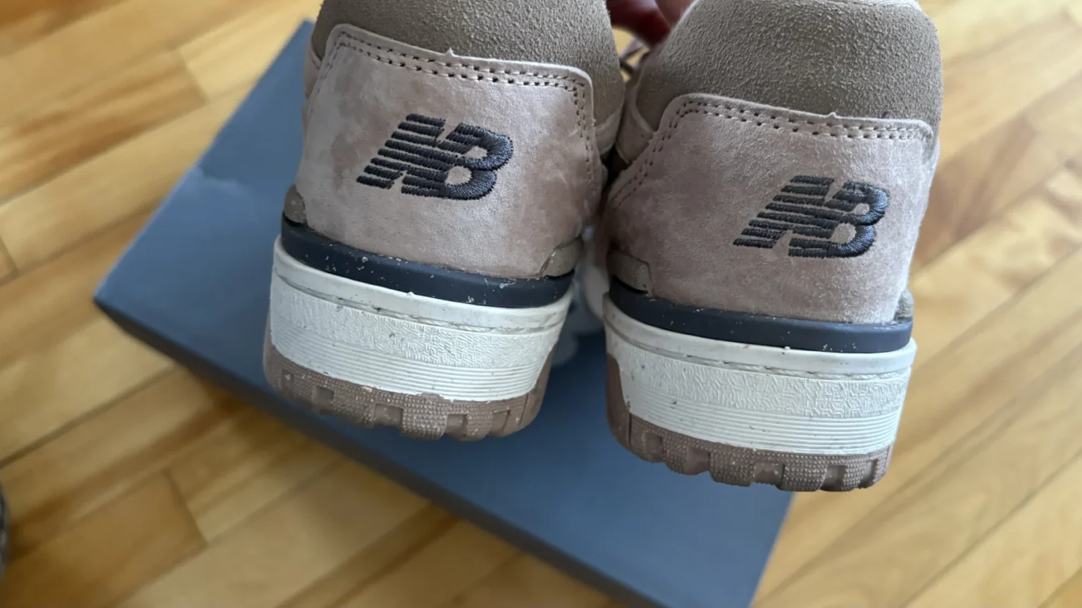 Image for New Balance 550 unisex trainers
