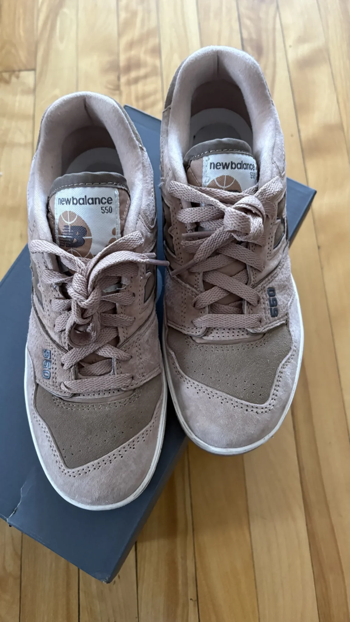 Image for New Balance 550 unisex trainers