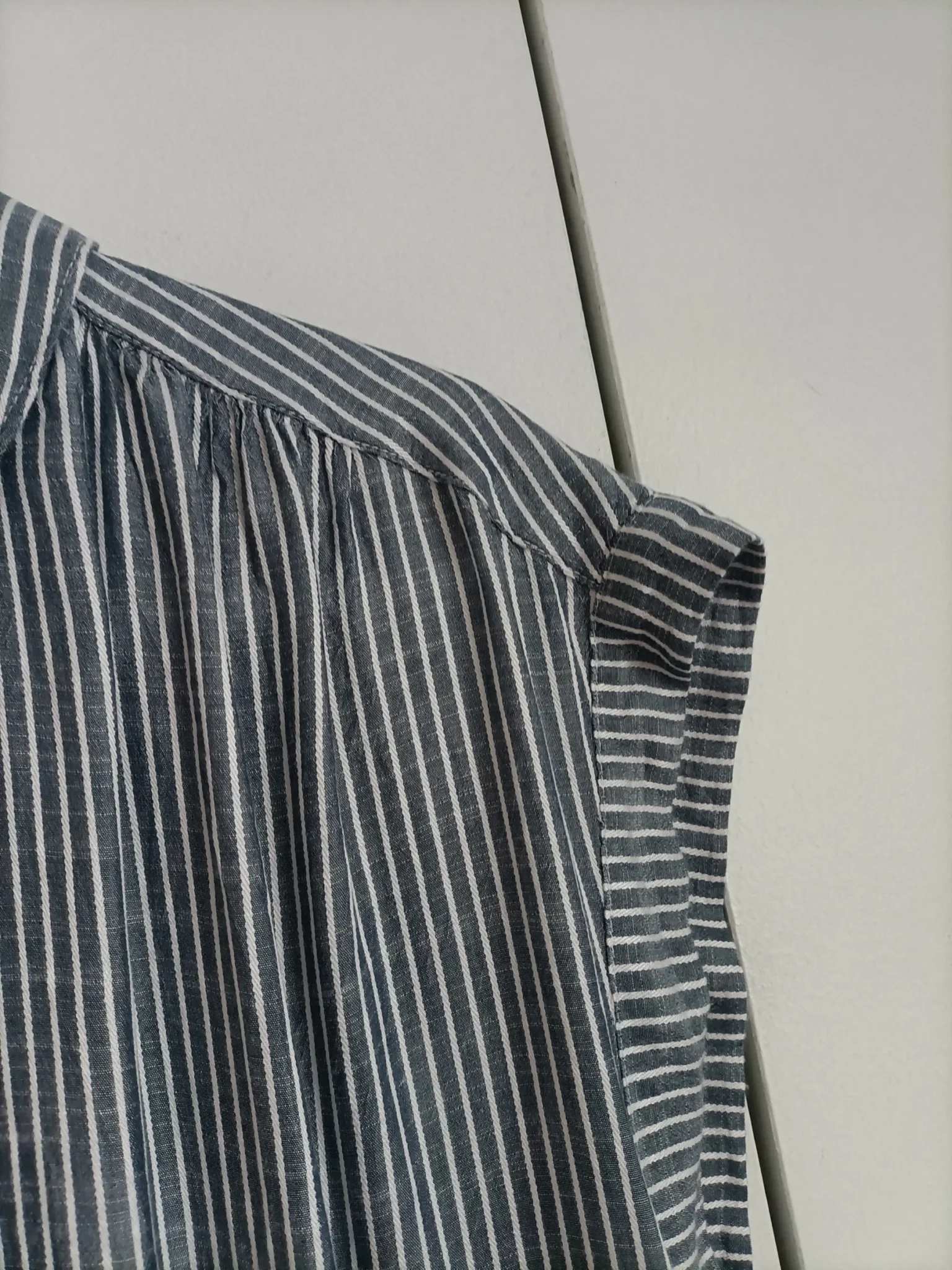 Image for Tunique chemise à fines rayures