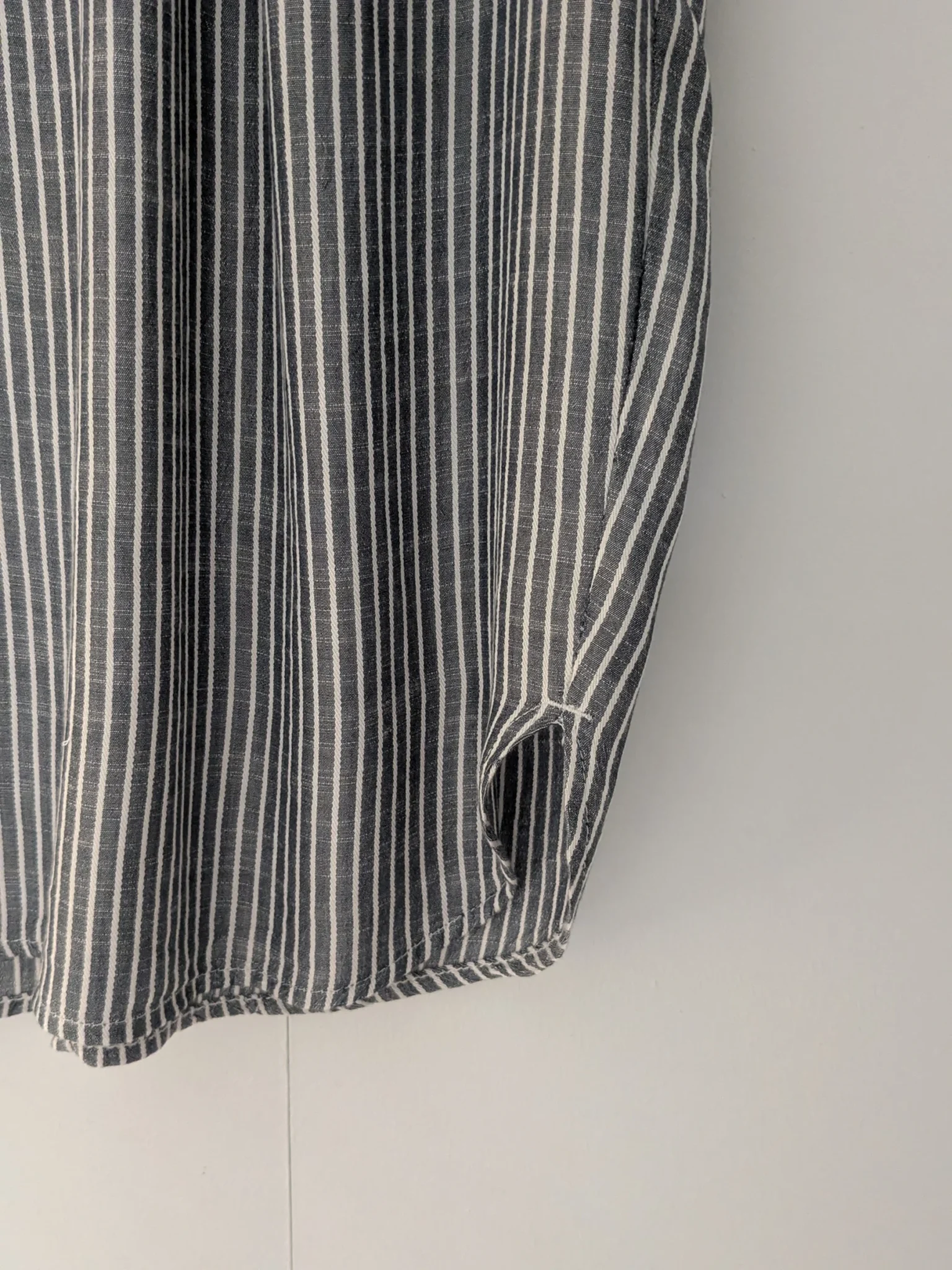 Image for Tunique chemise à fines rayures