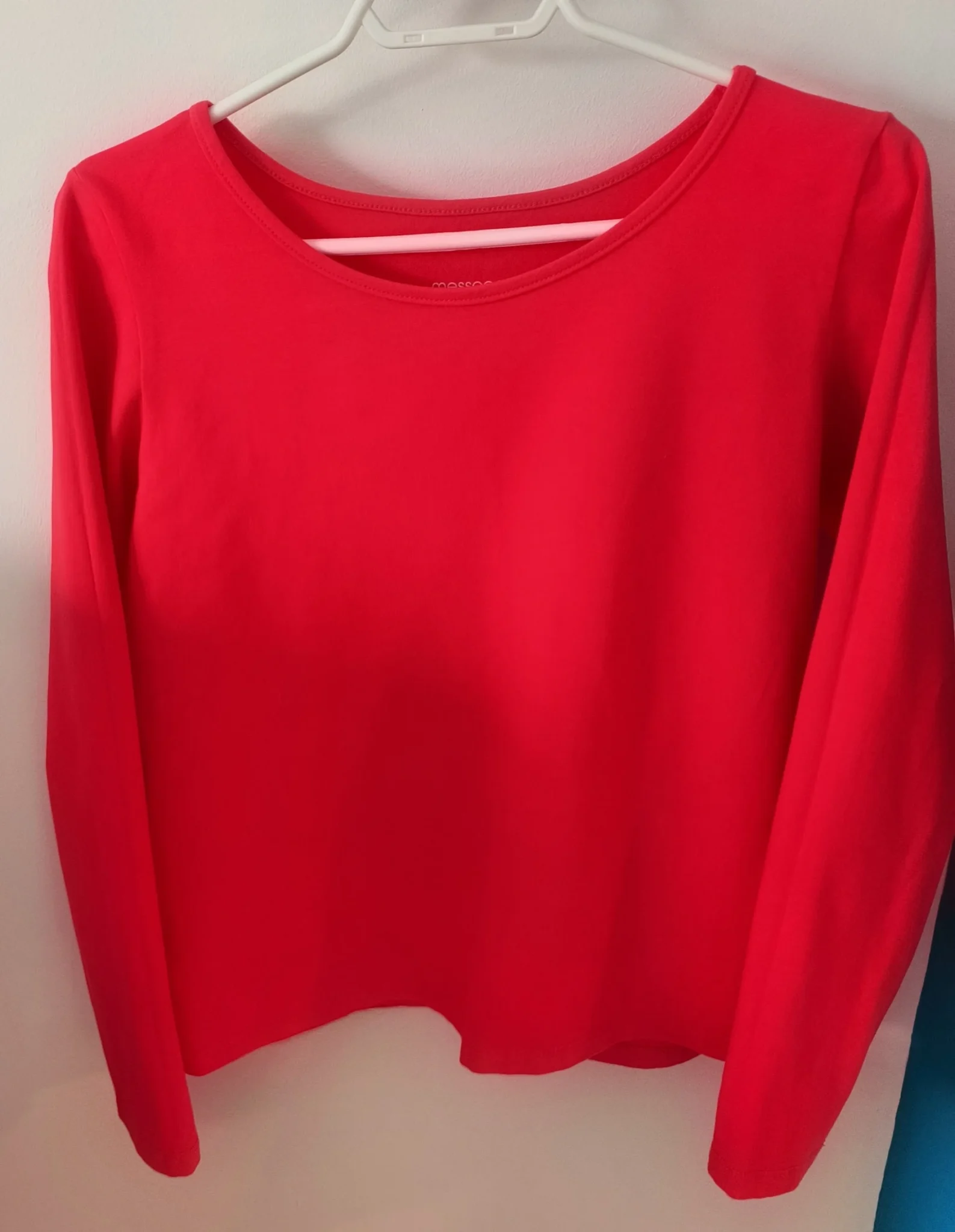 Featured image for Add some pizzazz to your look with this casual-style orange long-sleeved jumper!