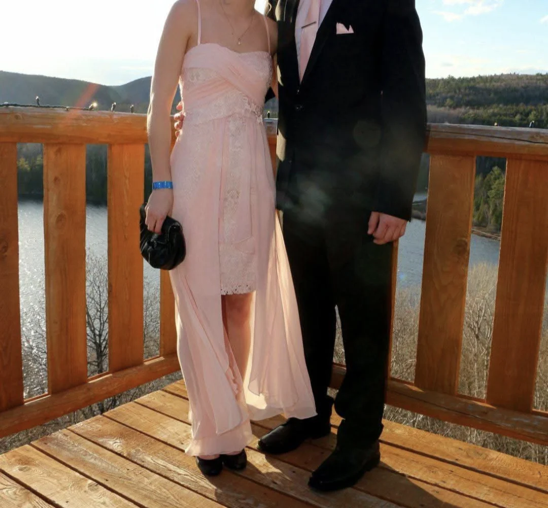 Robe de soirée faite au Canada Le Château seconde main