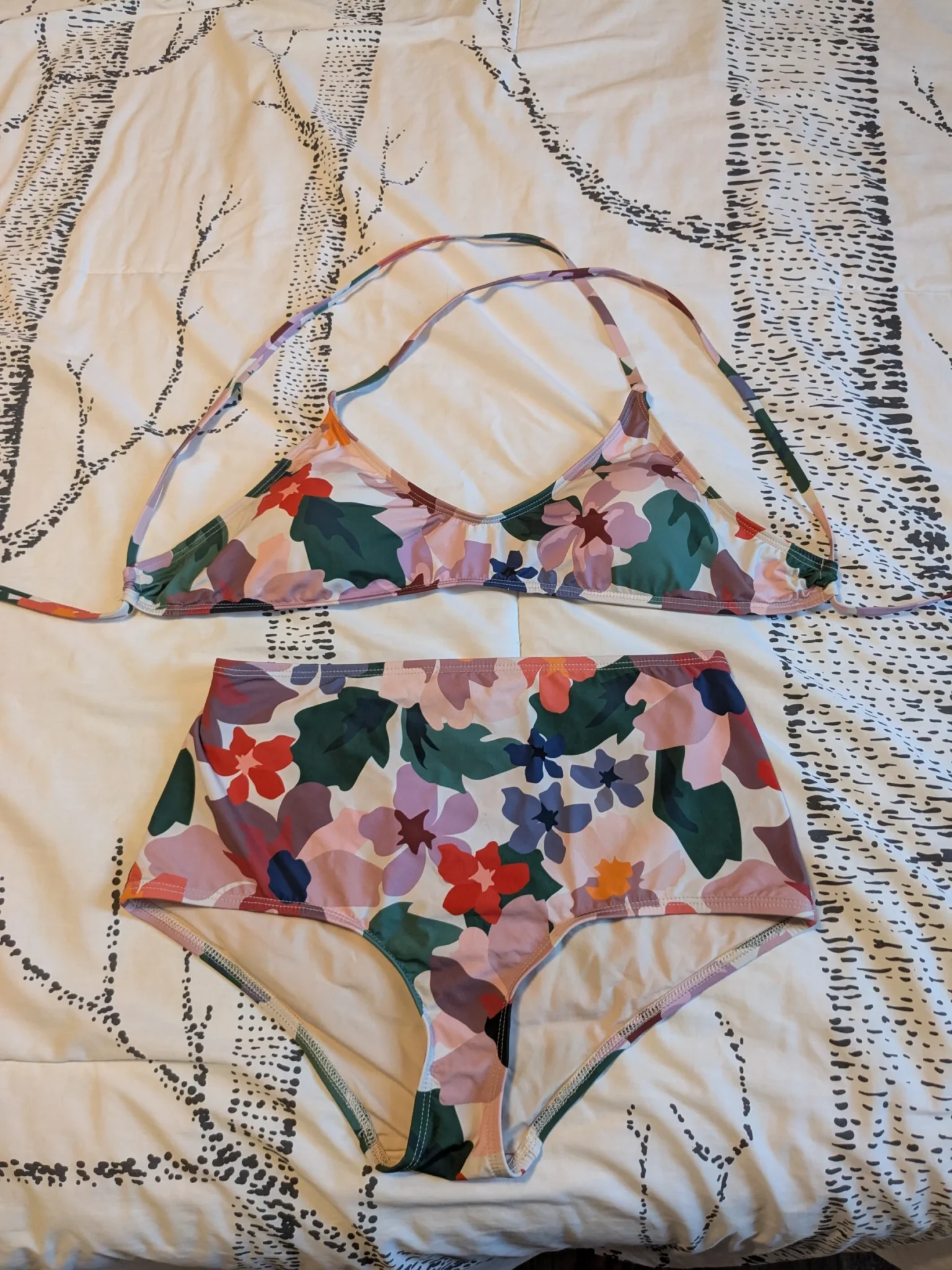 Featured image for Bikini Mimi et August