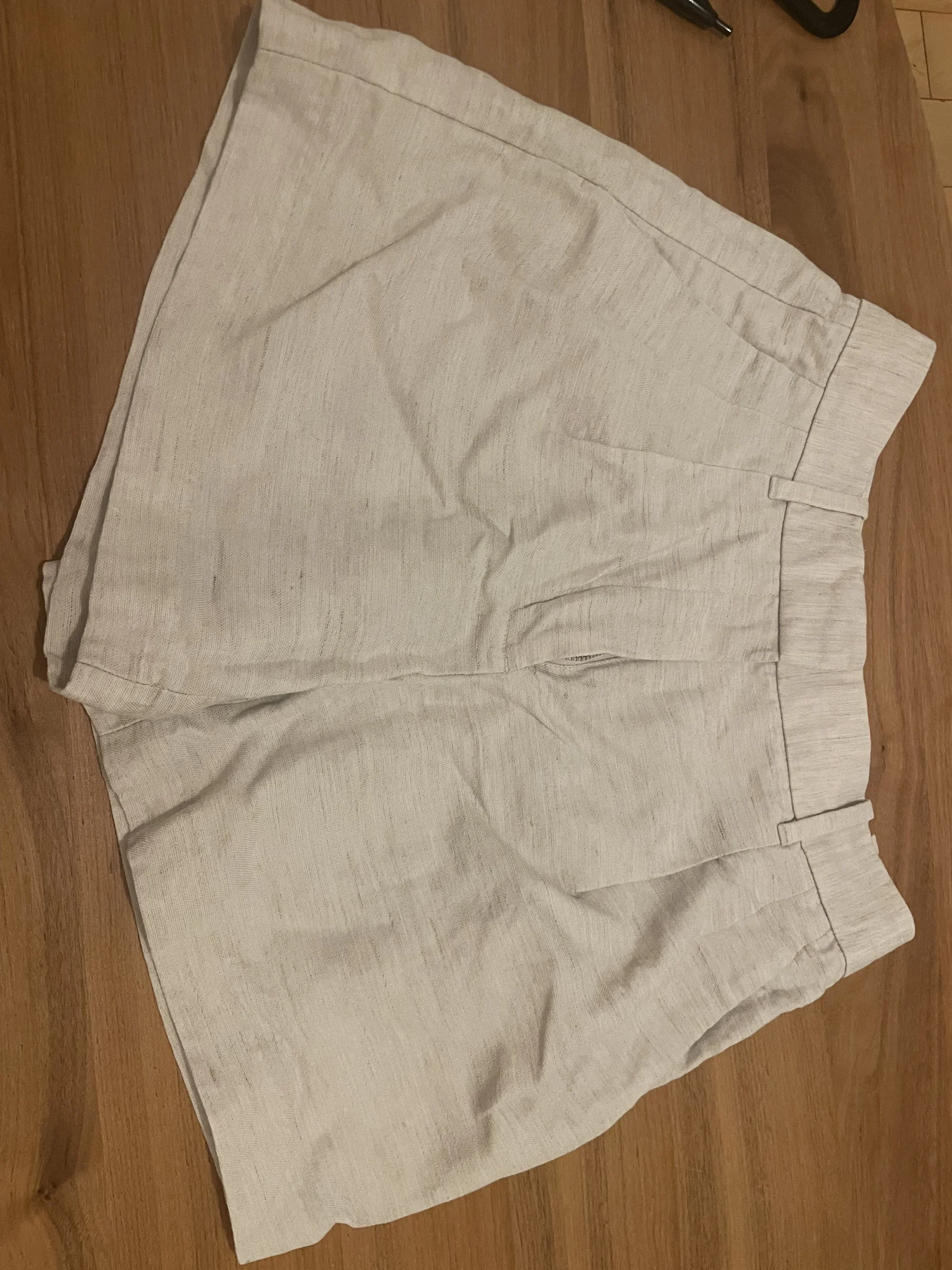 Effortless short Aritzia beige Aritzia seconde main