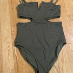 Featured thumbnail for Maillot une piece kaki