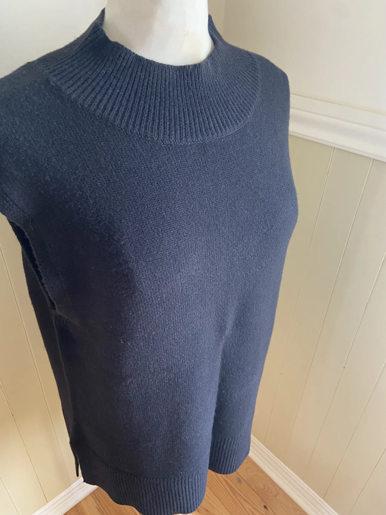 Image for Black mid-thigh-length wool tank top