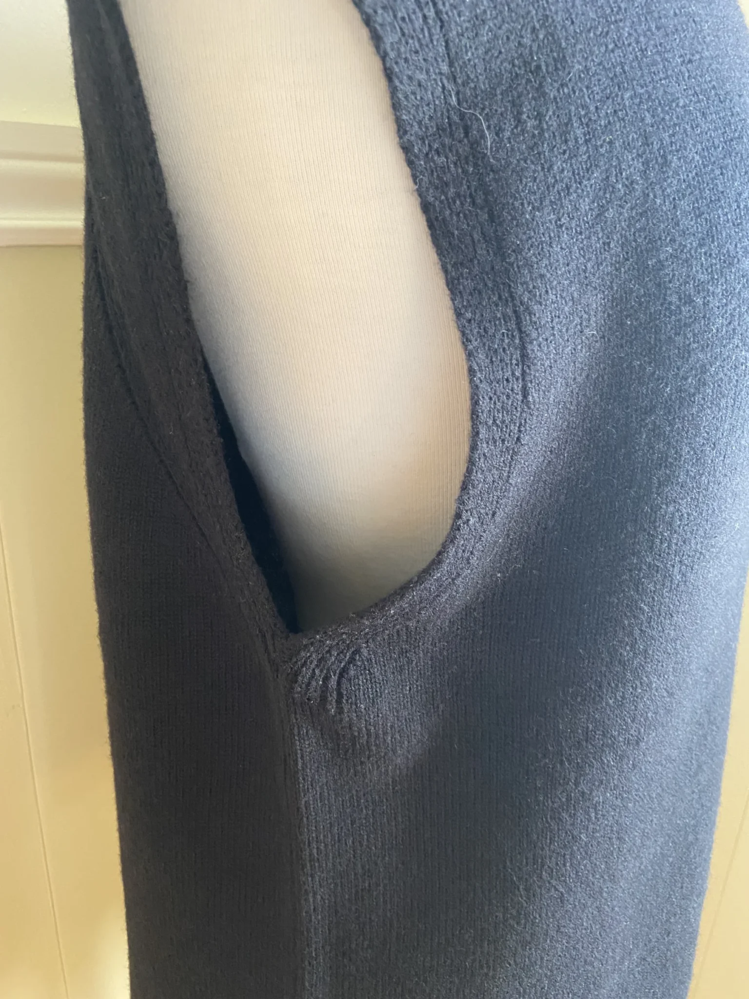 Image for Black mid-thigh-length wool tank top