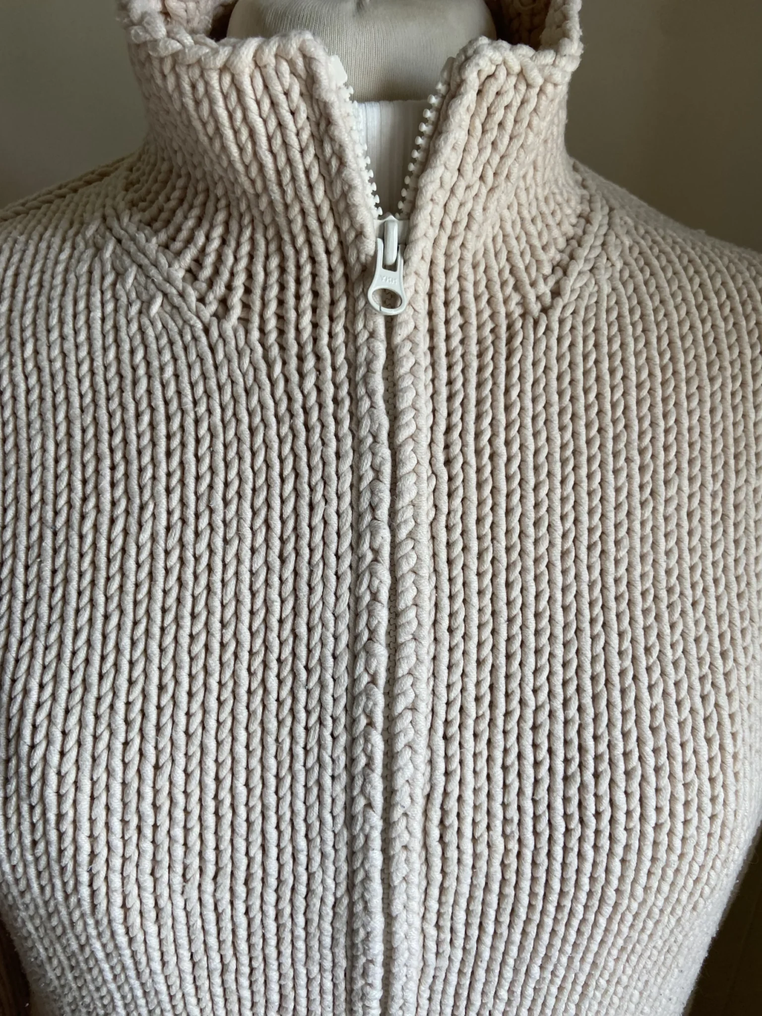 Featured image for Beige Gap jacket with a zip