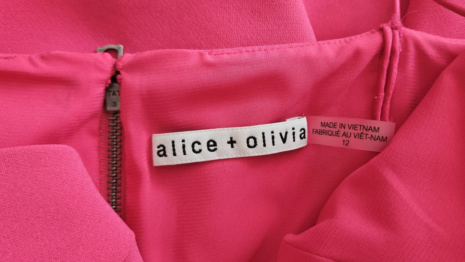 Image for 🌷Robe - Alice + Olivia