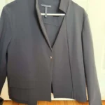 Featured thumbnail for Veste spencer noire à col asymétrique