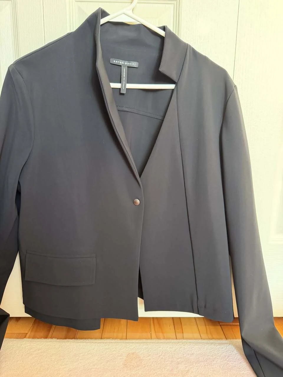 Black Spencer jacket with an asymmetrical collar Sarah Pacini seconde main