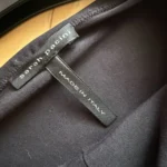 Thumbnail for Magnifique T-shirt noir de Sarah Pacini