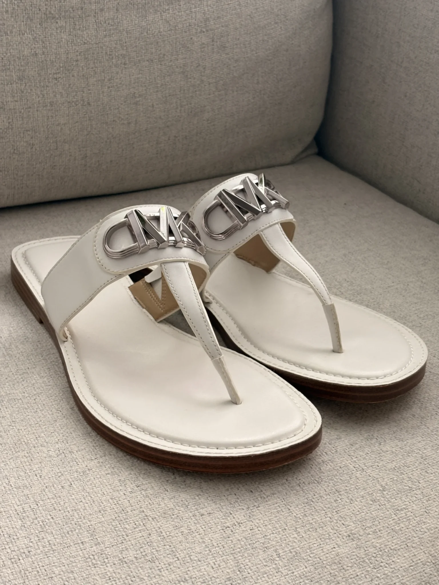 Featured image for Sandale MK comme neuve