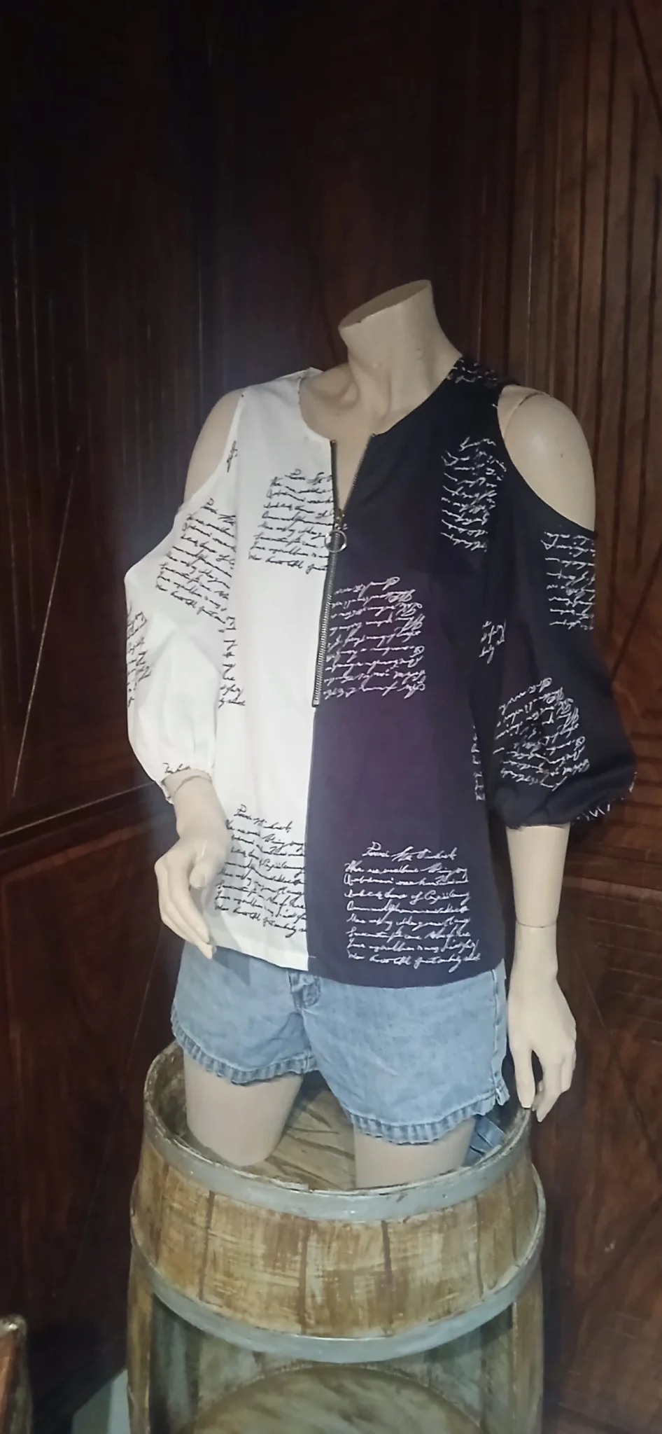 Image for Open-shoulder jumper by Chi Me
