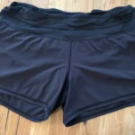Featured thumbnail for Lululemon – Short d’entraînement noir avec poche zippée – Taille 10