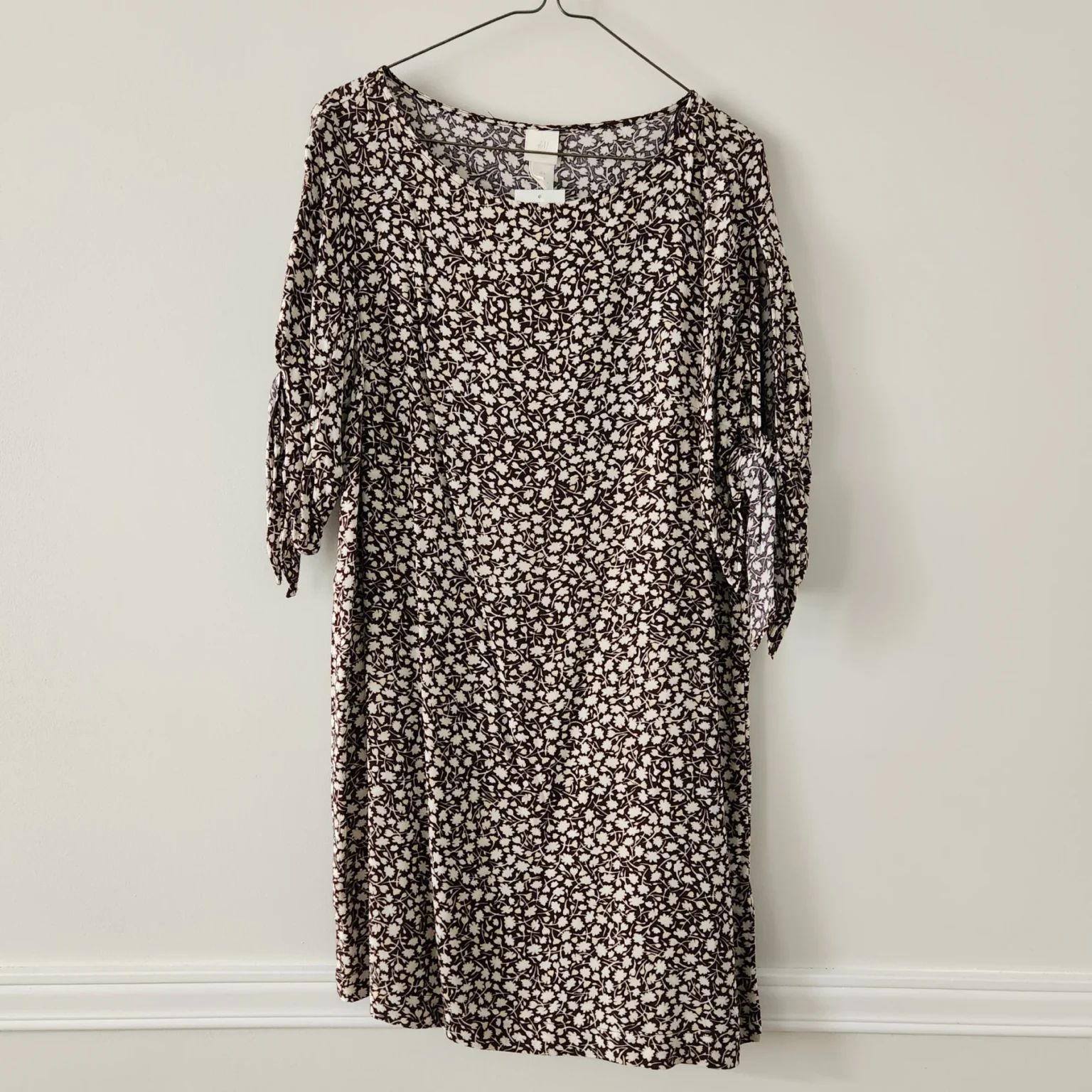 Featured image for Floral dress with ruffled sleeves