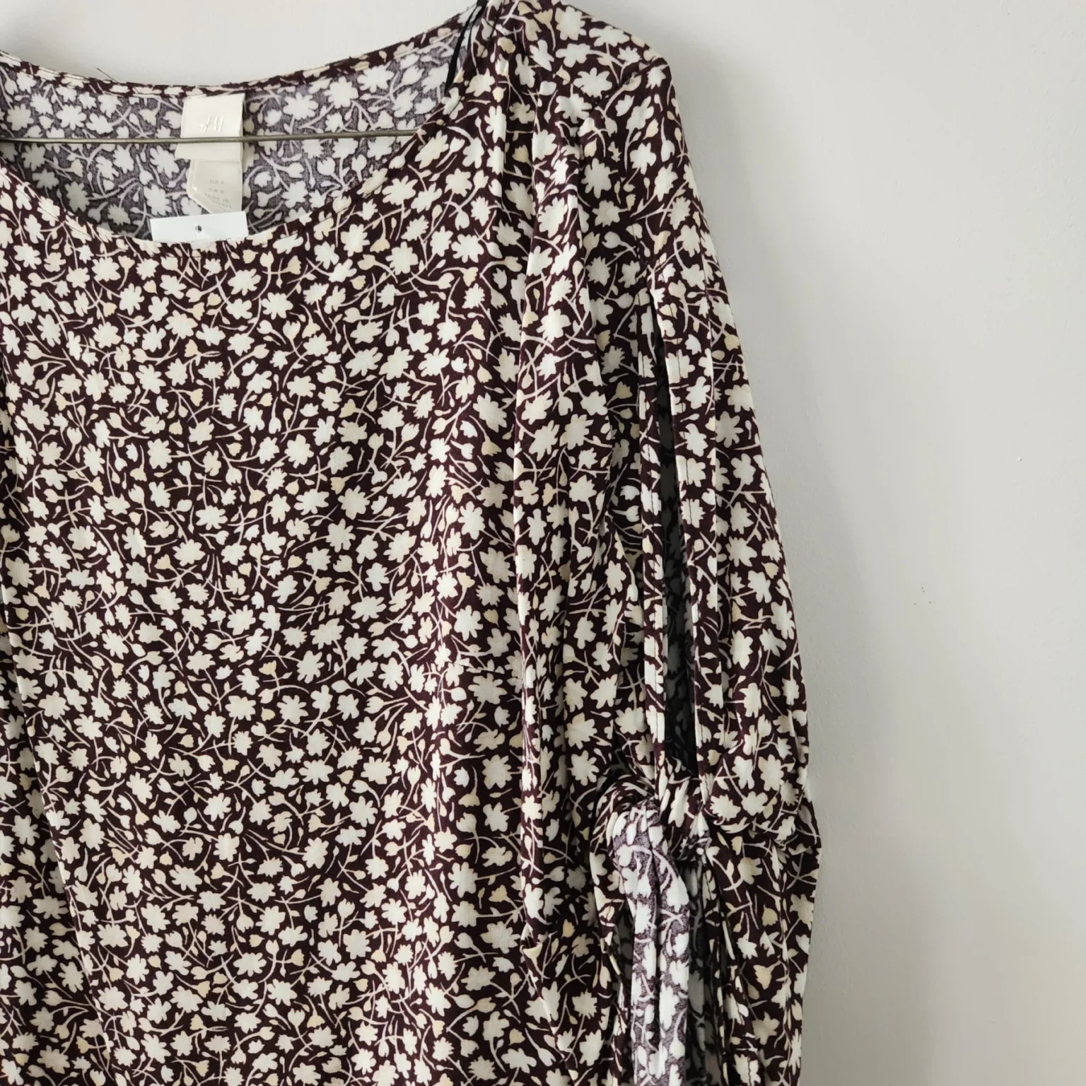 Image for Floral dress with ruffled sleeves